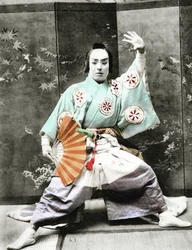 Kabuki-Schauspieler, 1901 (handkoloriertes Albumin-Foto)